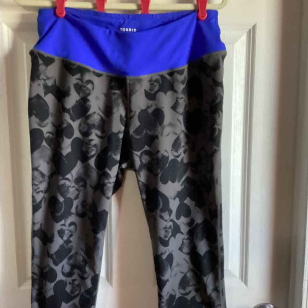 Torrid active capri length size 2
